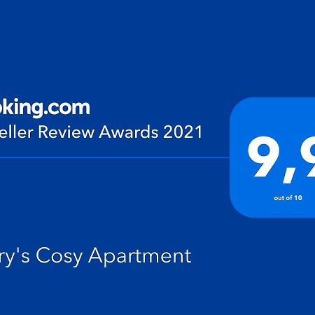 Kerry'S Cosy Apartment Vári 外观 照片