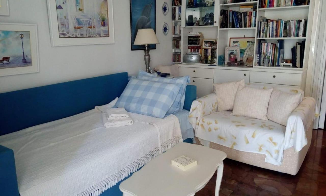 Kerry'S Cosy Apartment Vári 外观 照片