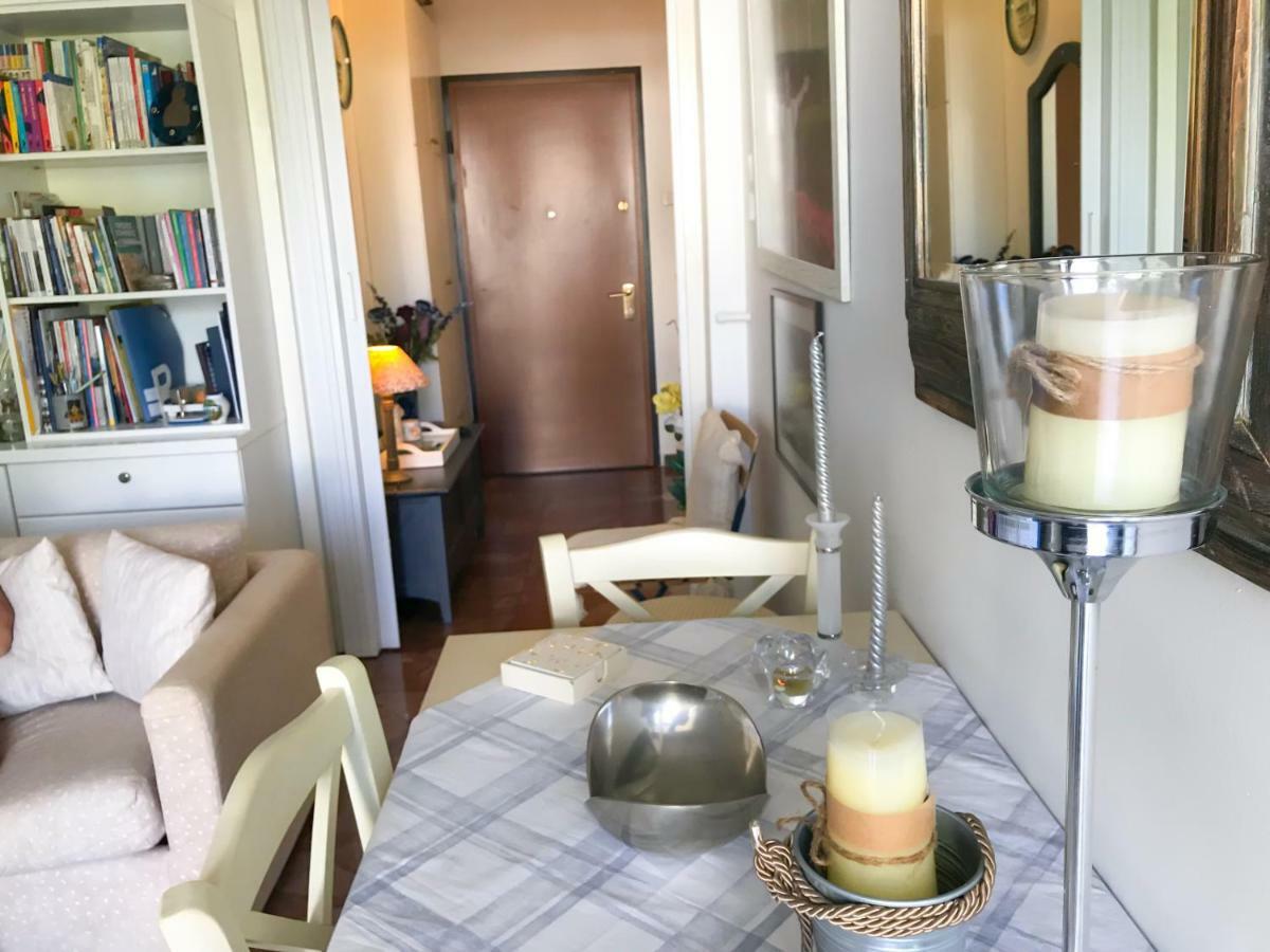 Kerry'S Cosy Apartment Vári 外观 照片