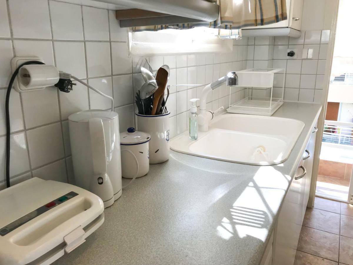 Kerry'S Cosy Apartment Vári 外观 照片