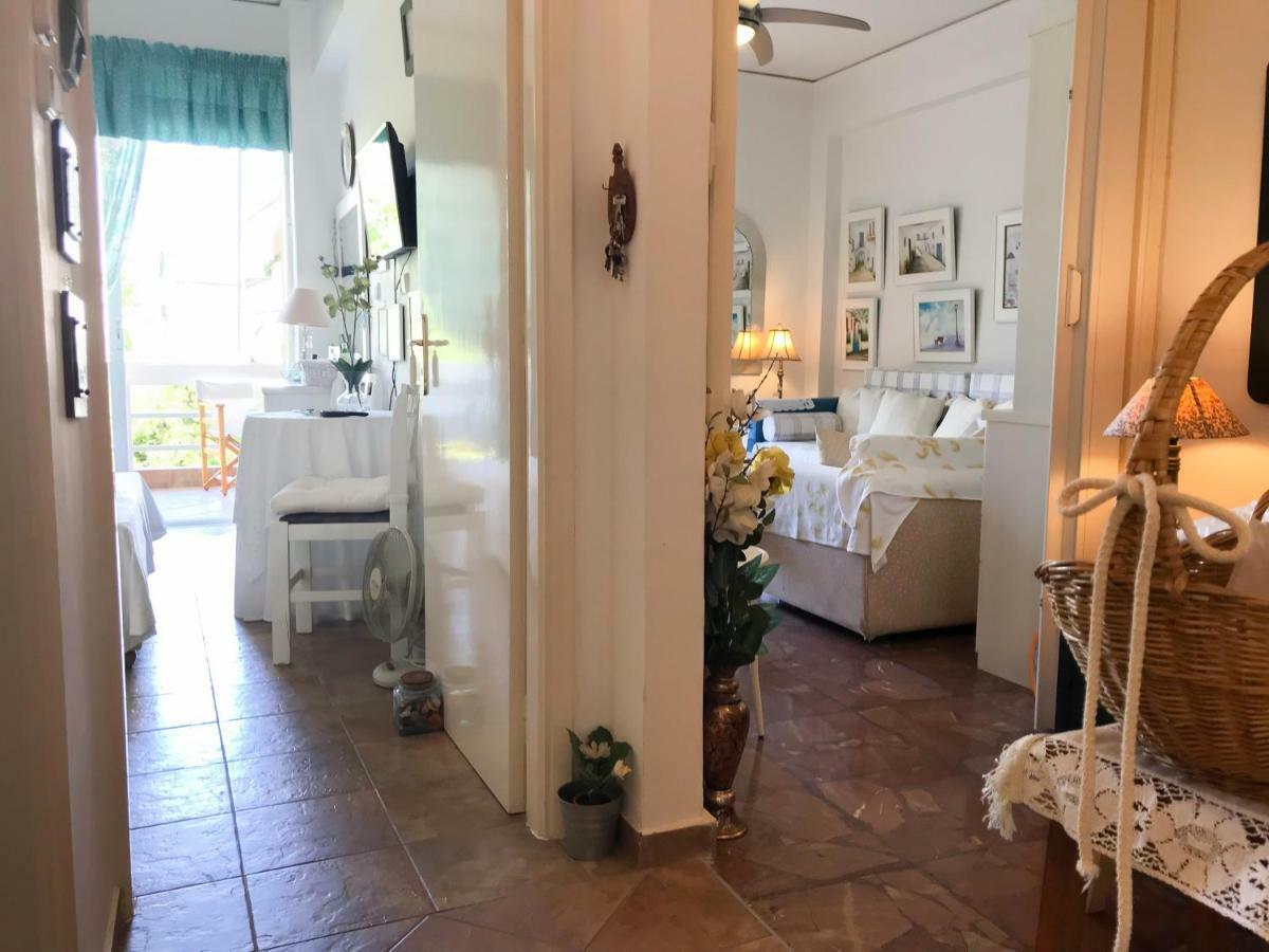 Kerry'S Cosy Apartment Vári 外观 照片