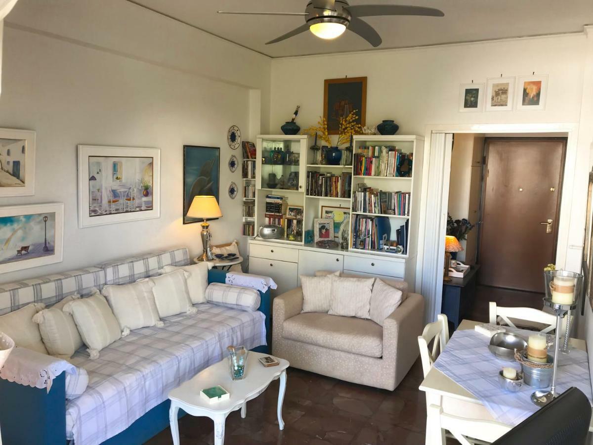 Kerry'S Cosy Apartment Vári 外观 照片