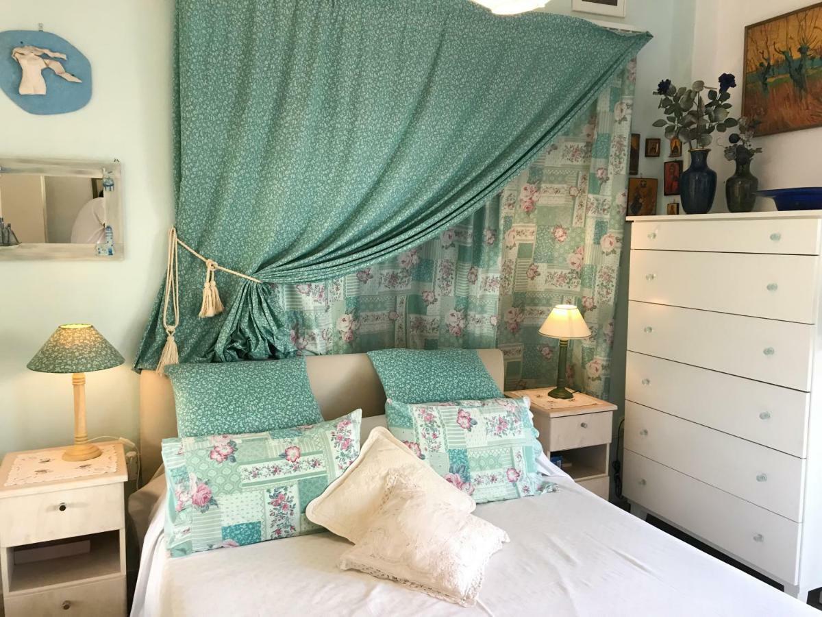 Kerry'S Cosy Apartment Vári 外观 照片