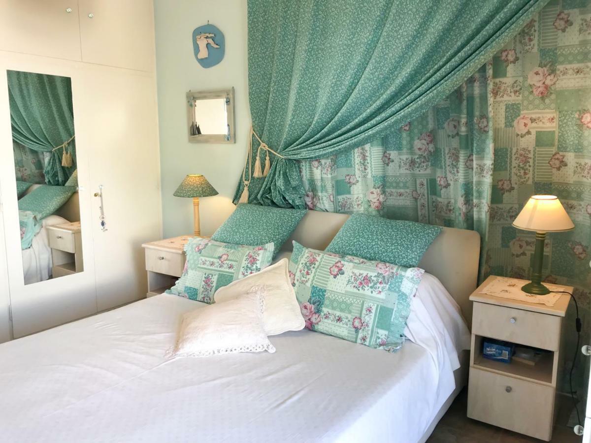 Kerry'S Cosy Apartment Vári 外观 照片