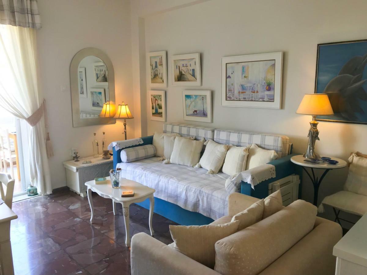 Kerry'S Cosy Apartment Vári 外观 照片