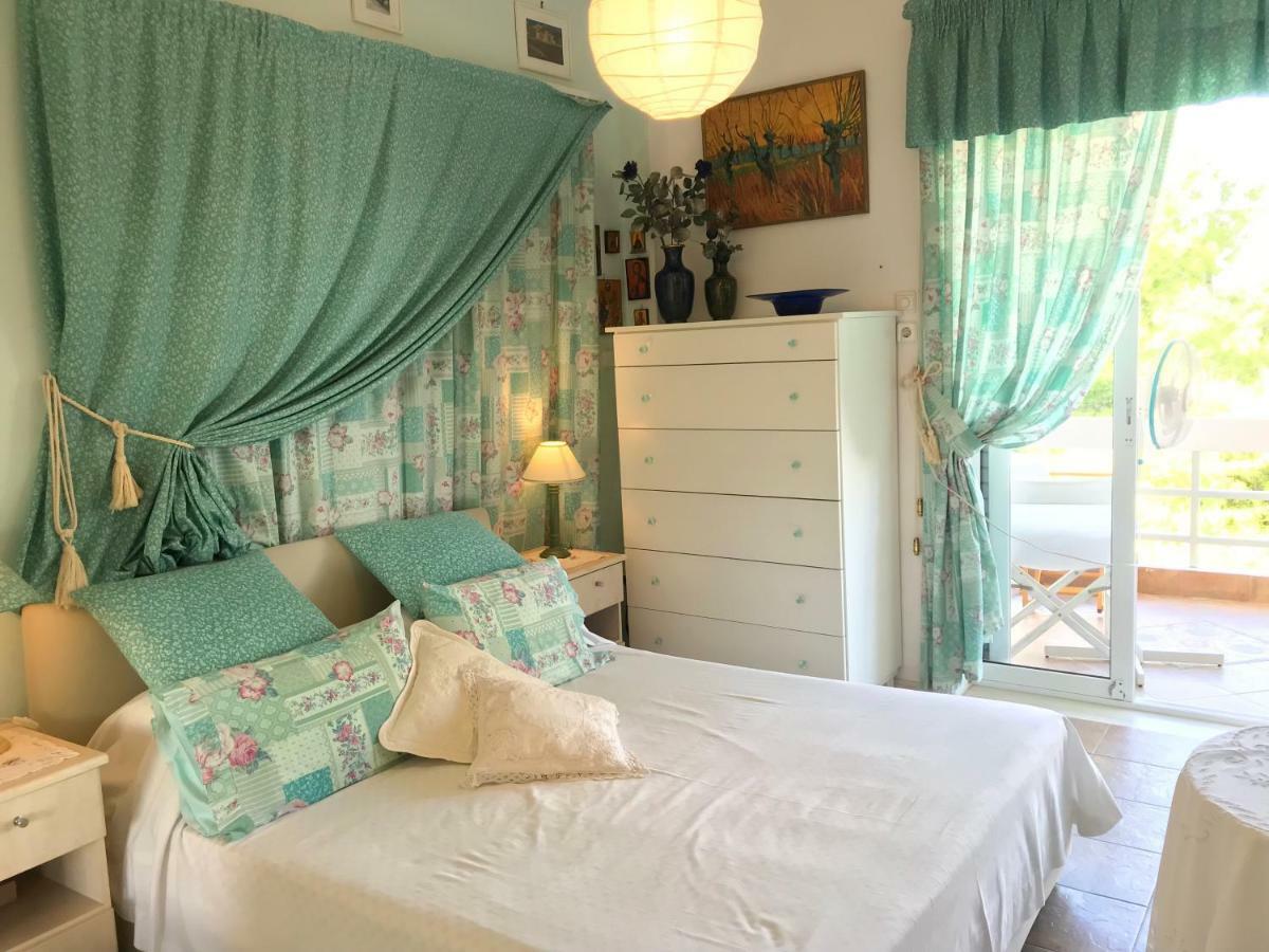 Kerry'S Cosy Apartment Vári 外观 照片