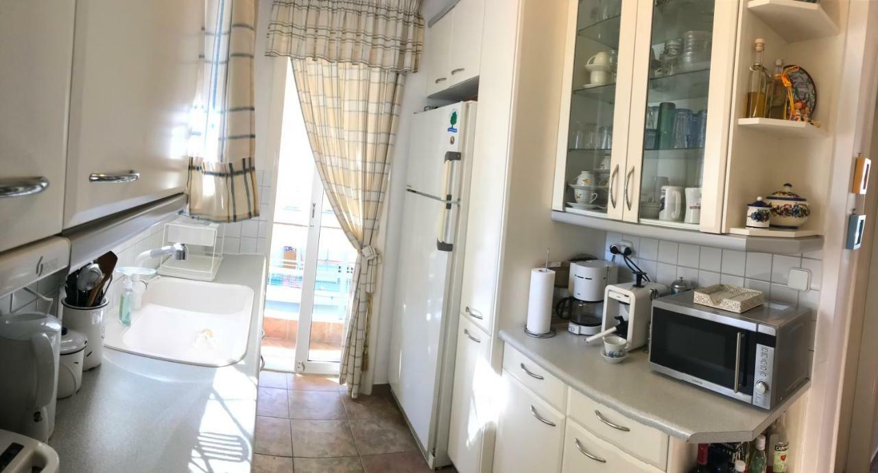 Kerry'S Cosy Apartment Vári 外观 照片