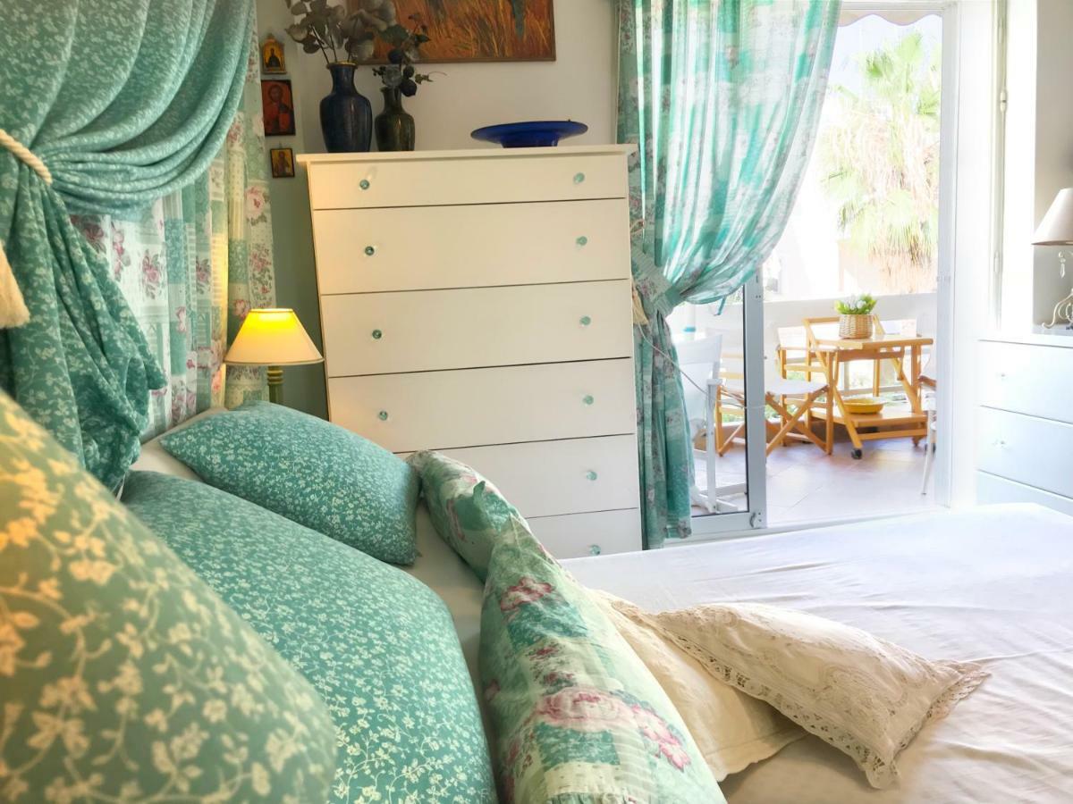 Kerry'S Cosy Apartment Vári 外观 照片