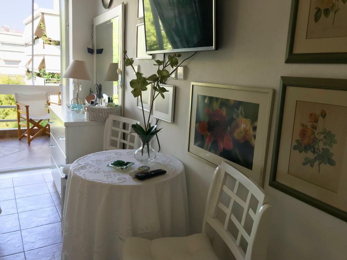 Kerry'S Cosy Apartment Vári 外观 照片