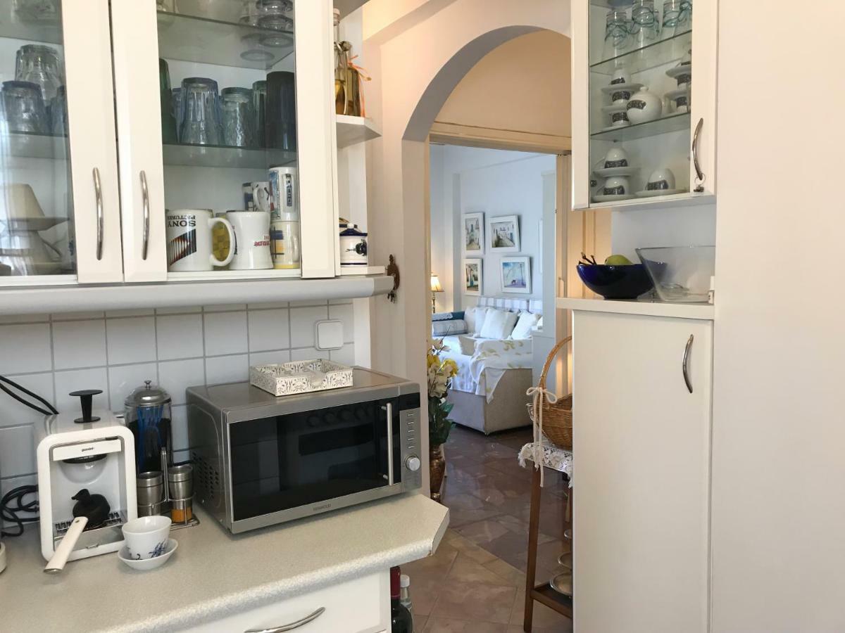 Kerry'S Cosy Apartment Vári 外观 照片